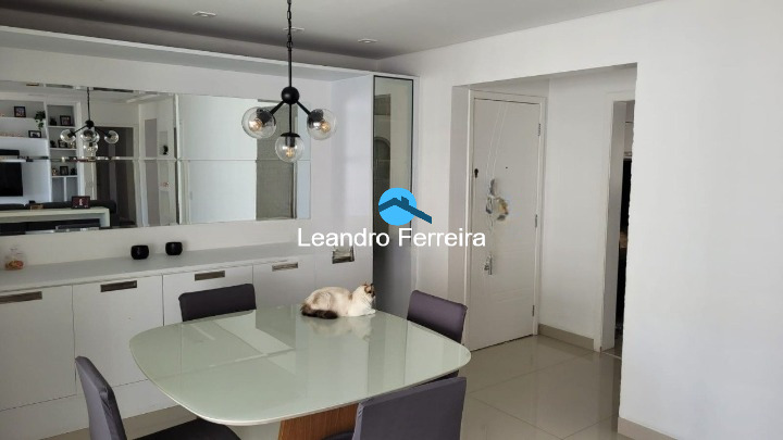 Apartamento à venda com 3 quartos, 123m² - Foto 2