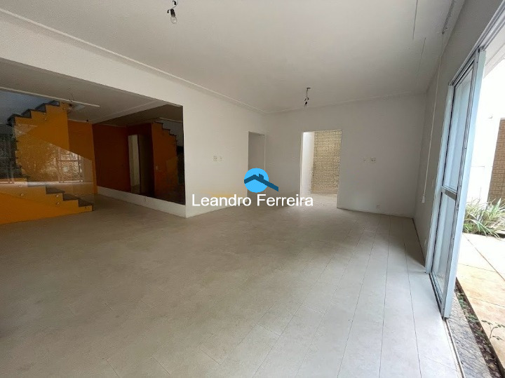 Casa de Condomínio à venda com 3 quartos, 218m² - Foto 3