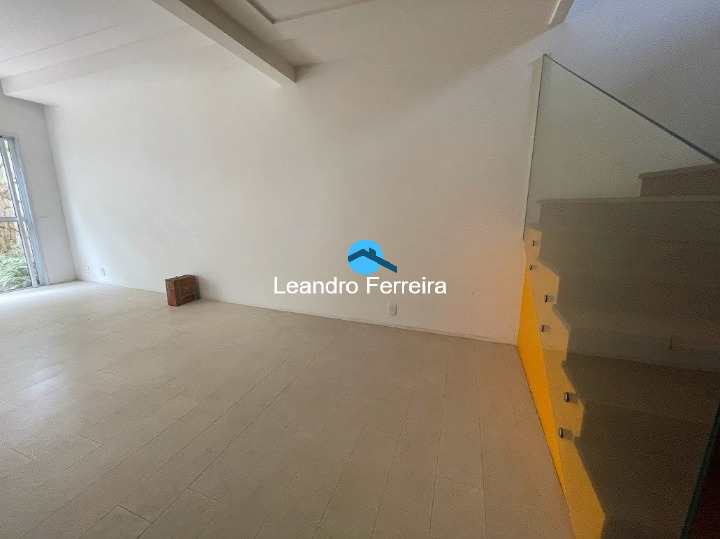 Casa de Condomínio à venda com 3 quartos, 218m² - Foto 1