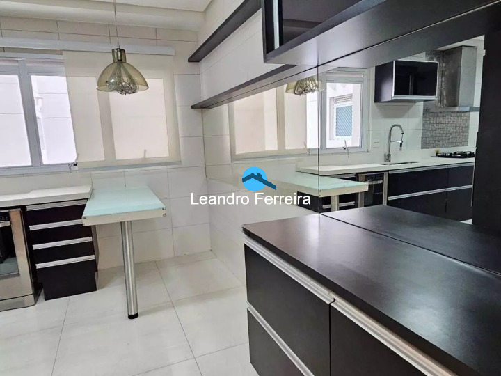 Apartamento à venda com 3 quartos, 242m² - Foto 1