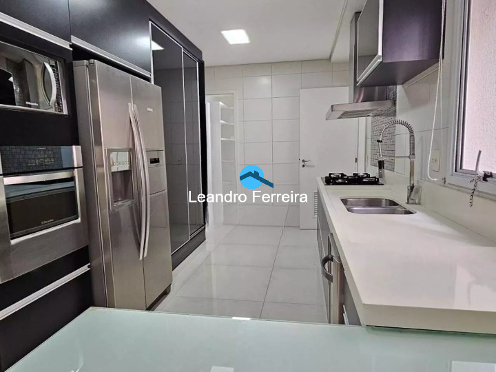 Apartamento à venda com 3 quartos, 242m² - Foto 2