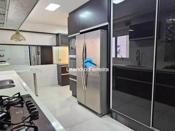 Apartamento à venda com 3 quartos, 242m² - Foto 3