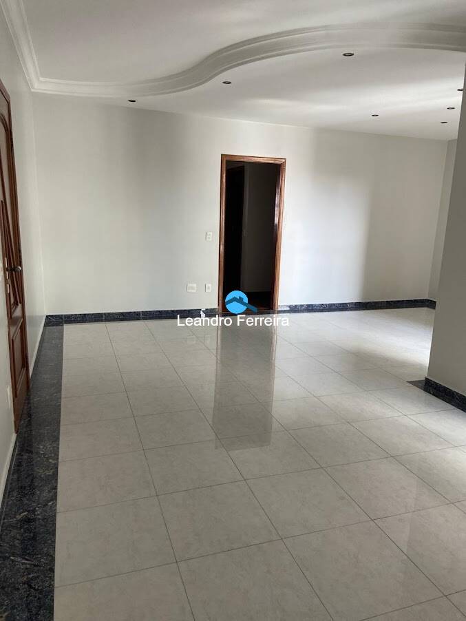 Apartamento à venda com 3 quartos, 130m² - Foto 2