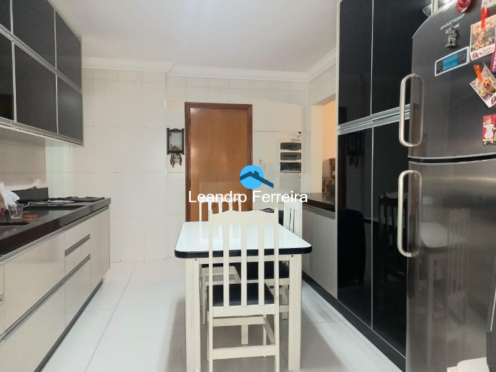 Apartamento à venda com 4 quartos, 203m² - Foto 11