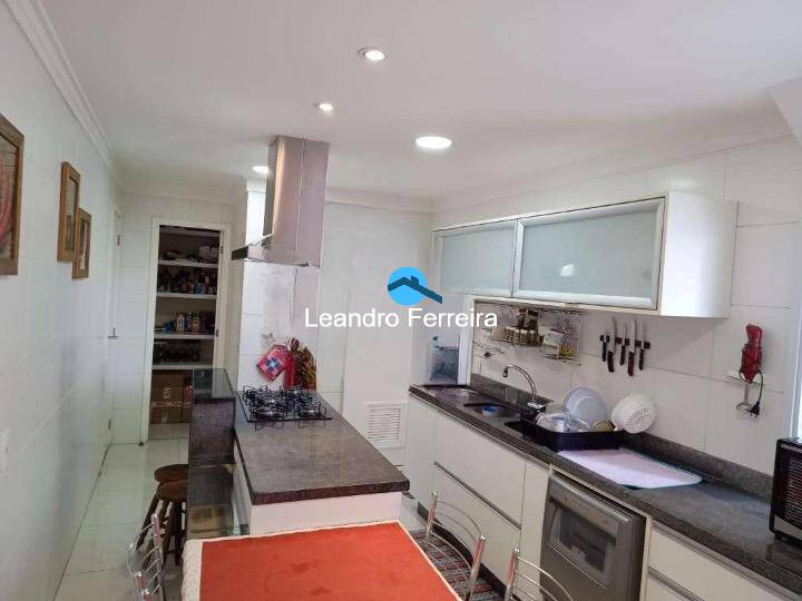 Apartamento à venda com 3 quartos, 242m² - Foto 6