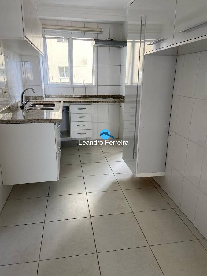 Apartamento à venda com 3 quartos, 114m² - Foto 2