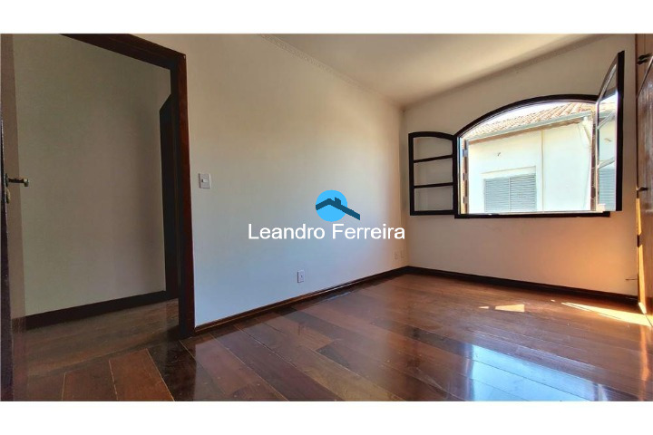 Casa à venda com 3 quartos, 216m² - Foto 13