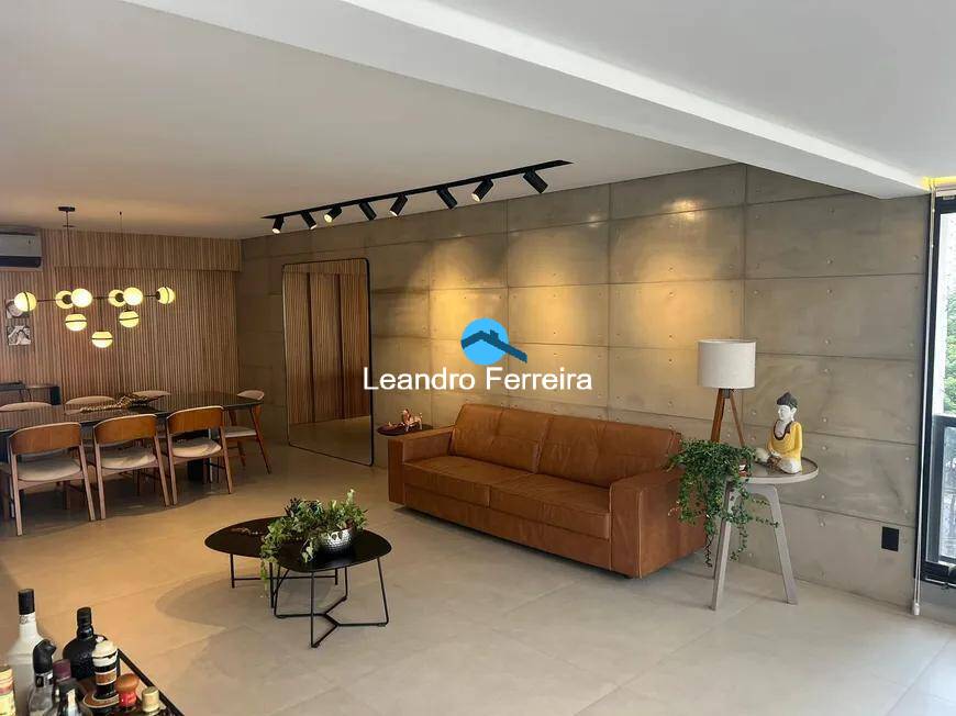 Apartamento à venda com 4 quartos, 200m² - Foto 2