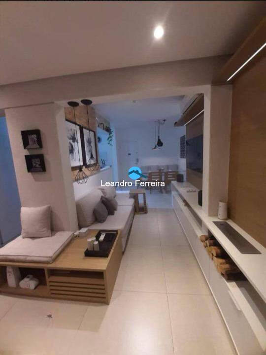 Apartamento à venda com 2 quartos, 77m² - Foto 2